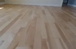Planchers bois franc vernis a l'eau